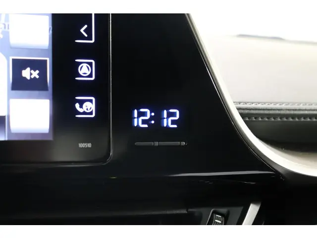 Toyota C-HR 1.8 Hybrid Style, 2019 Hybride Benzine 33