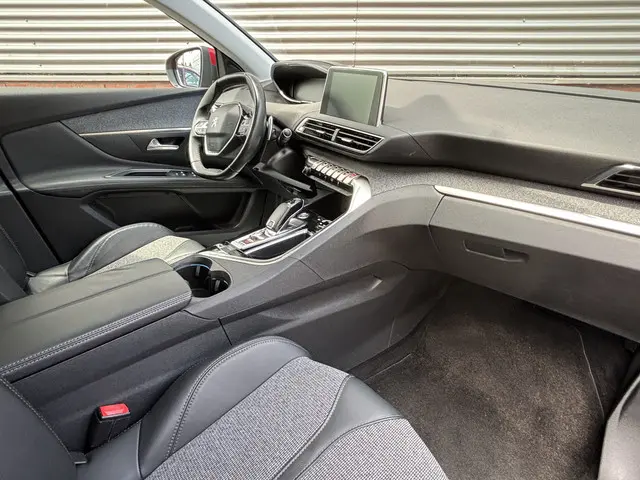 Peugeot 3008 1.2 PureTech Première 2017 Benzine 4