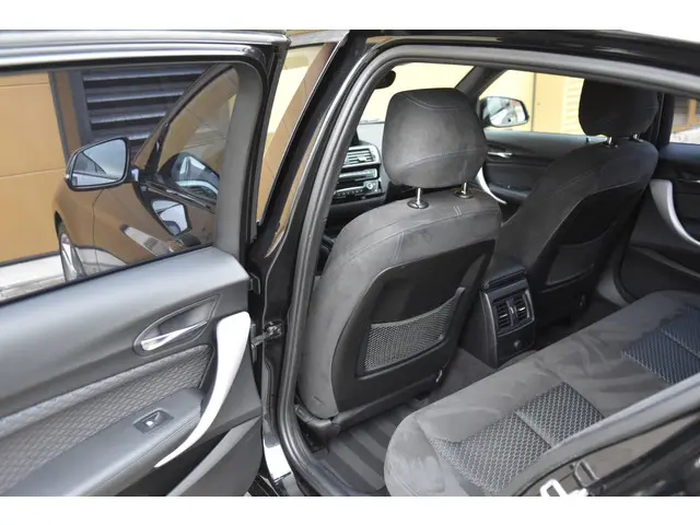 BMW 1 Serie 118i Executive 2017 Benzine 24