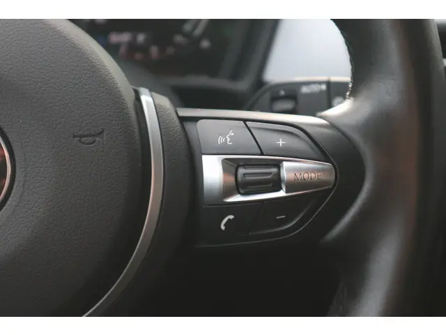 BMW X1 sDrive18i High Executive 2019 Benzine 17