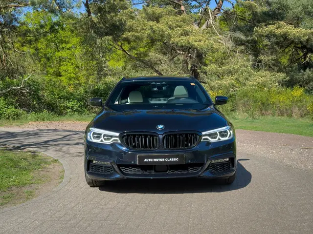 BMW 5 Serie Touring 540i xDrive M-Sport 2017 Benzine 7
