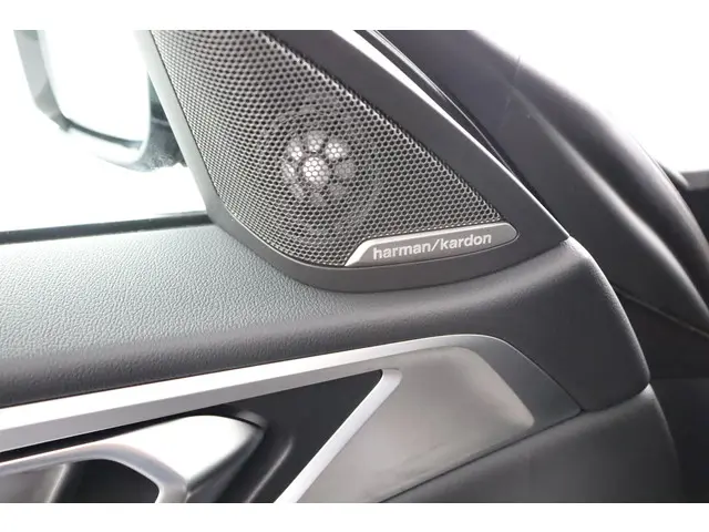 BMW i4 eDrive40 High Executive 84 kWh 2022 Elektrisch 24