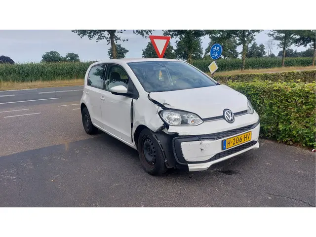 Volkswagen up! 1.0 BMT move up! 2020 Benzine 4