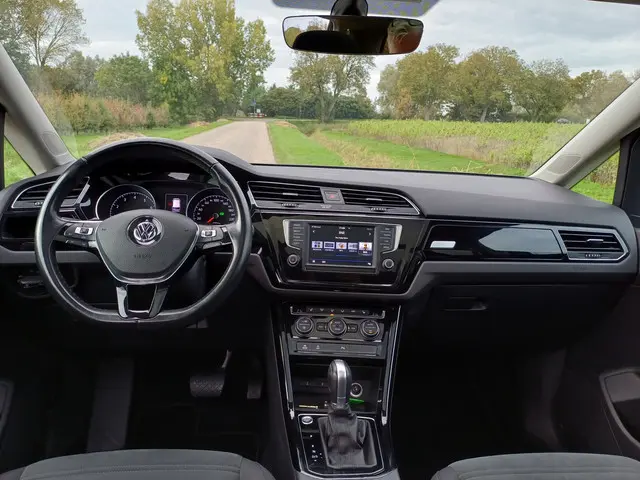 Volkswagen Touran 1.8 TSI Highline 2017 Benzine 35