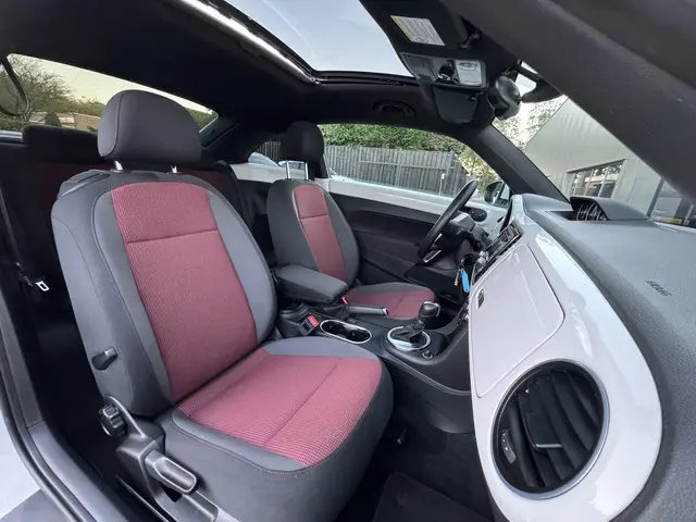 Volkswagen Beetle 1.2 TSI 105pk DSG Design 2013 Benzine 10