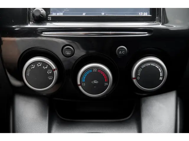 Mazda 2 1.3 TS Plus*Naviagtie*Stoelverwarming* 2014 Benzine 16