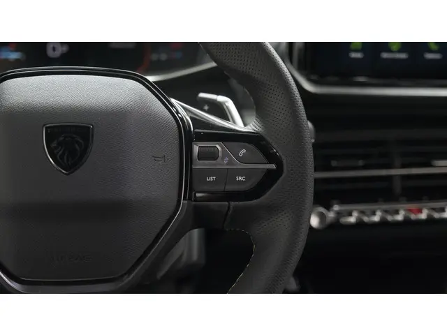 Peugeot 2008 PureTech 130 EAT8 GT 2024 Benzine 37