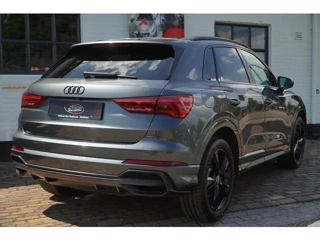 Audi Q3 45 TFSI e S edition 2021 Hybride Benzine 5
