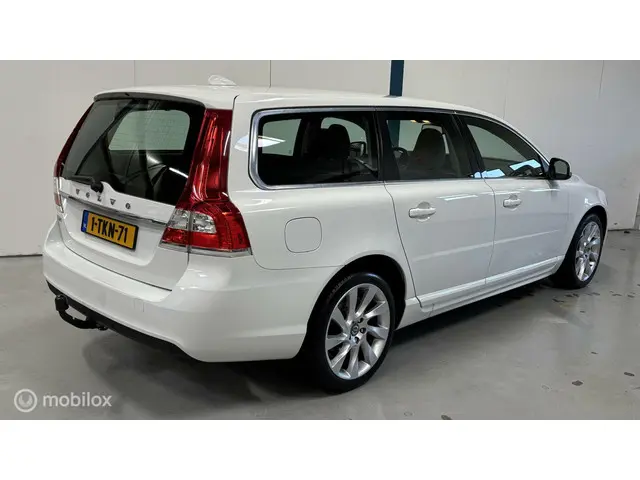 Volvo V70 1.6 T4 Nordic+ NAVI / LEER / NL-AUTO 2014 Benzine