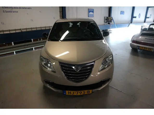 Lancia Ypsilon 3