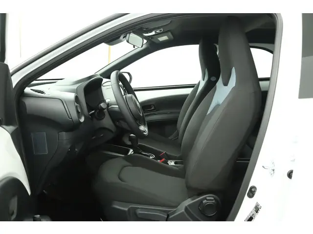 Toyota Aygo X Hybrid 115 play 2026 Hybride Benzine 16