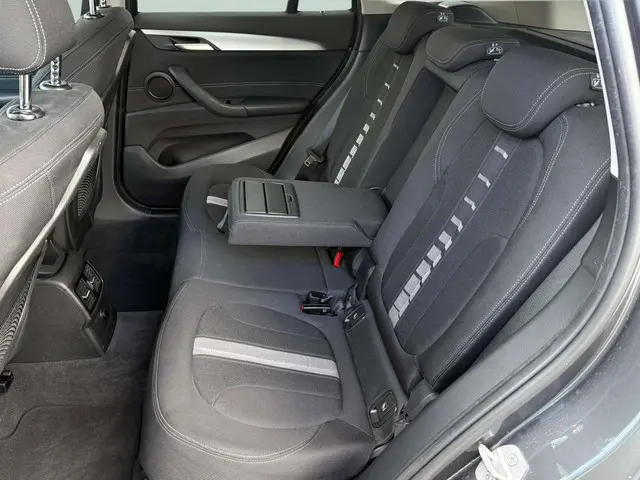 BMW X1 SDrive20i Executive, 1ste eigenaar 2017 Benzine 5