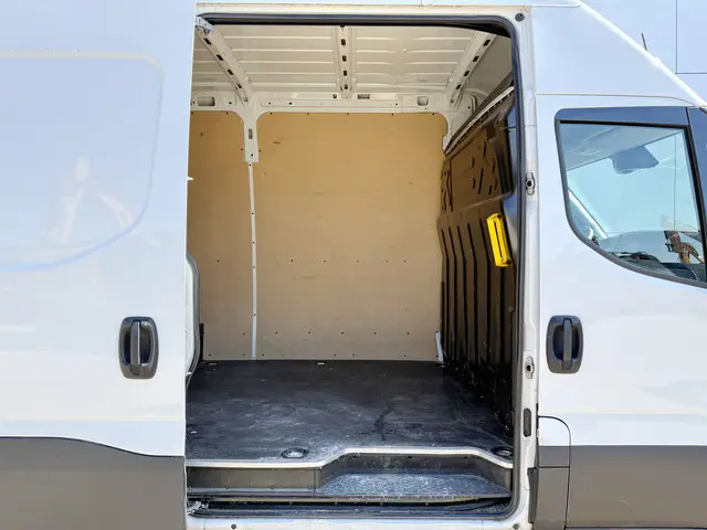 Iveco Daily 35S14 2.3 2022 Diesel 10
