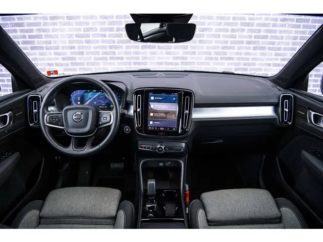 Volvo XC40 2.0 B4 Plus Dark 2024 Benzine 6