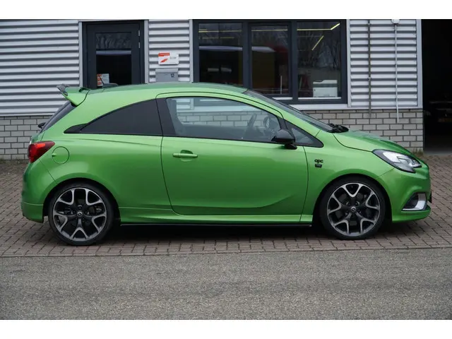 Opel Corsa 1.6 Turbo OPC MAXTON DESIGN 2015 Benzine 11