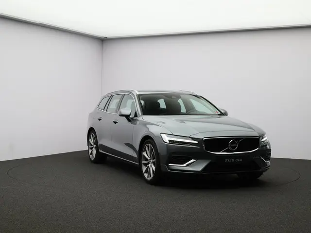Volvo V60 2.0 T4 Momentum Pro 2019 Benzine 34