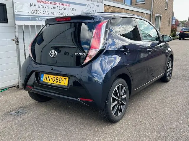 Toyota Aygo 1.0 VVT-i x-play 2015 Benzine 2