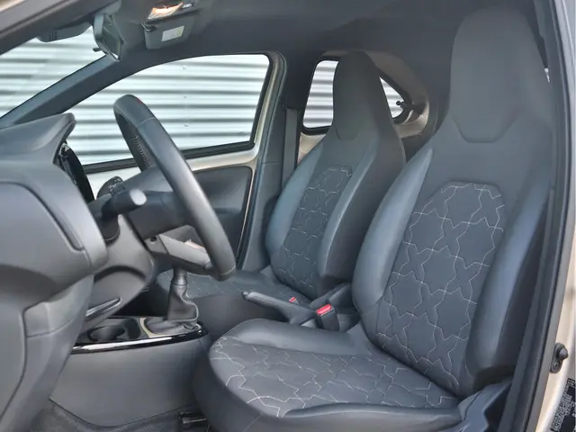 Toyota Aygo X 1.0 VVT-i MT Envy 2022 Benzine 10