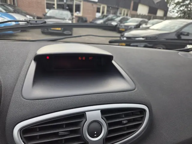 Renault Clio Estate 1.2 TCE Collection 2012 Benzine 15