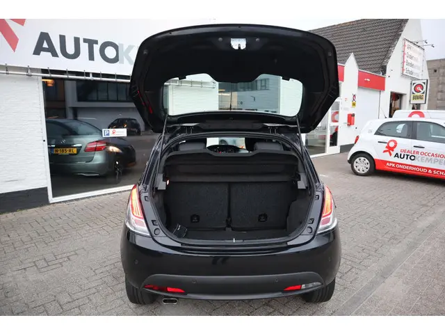 Lancia Ypsilon 0.9 TwinAir ELEFANTINO PLUS 2015 Benzine 24