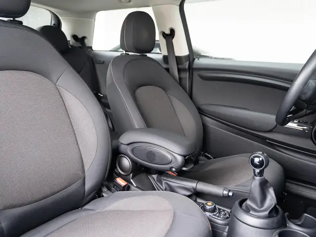 MINI 3-Deurs Cooper 2021 Benzine 10