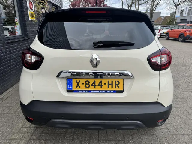 Renault Captur 1.2 TCe Bose 2018 Benzine 18