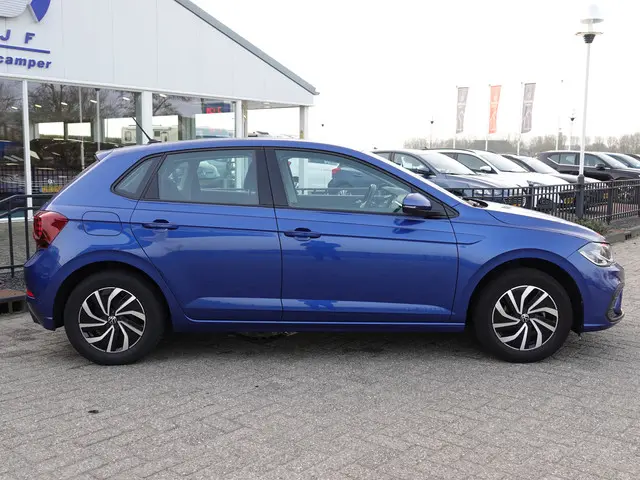 Volkswagen Polo 1.0 TSI Life AUTOM. 2022 Benzine 2