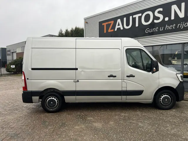 Renault Master T35 2.3 dCi 135 L2H2 2020 Diesel 29