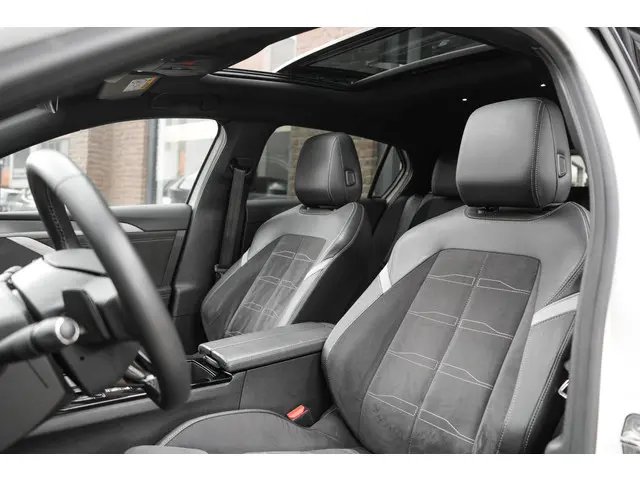 Opel Astra 1.6 Turbo Hybrid Ultimate 2022 Hybride Benzine 3