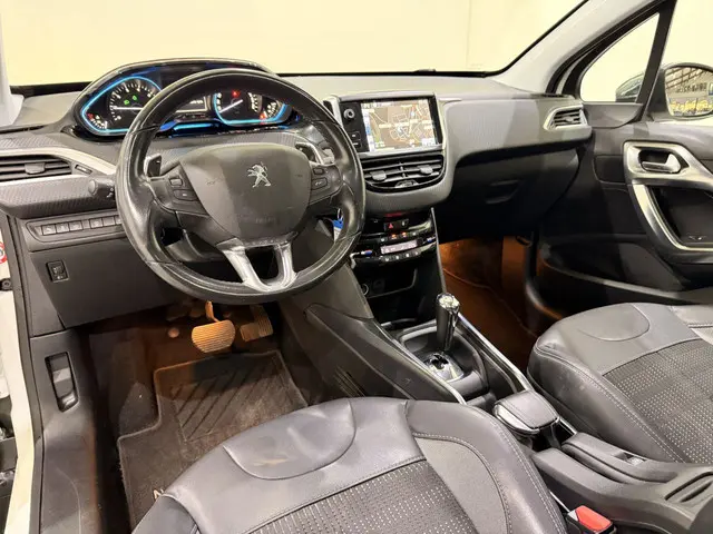 Peugeot 2008 1.2 PureTech Allure Automaat 2014 Benzine 26