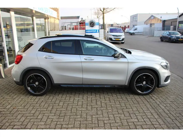 Mercedes-Benz GLA 180 Ambition AMG Line 2017 Benzine 17