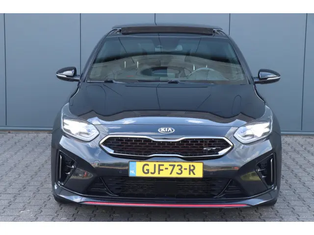 Kia Ceed 1.6 T-GDi GT | 200PK - PANO - UNIEK VOL! 2019 Benzine 39