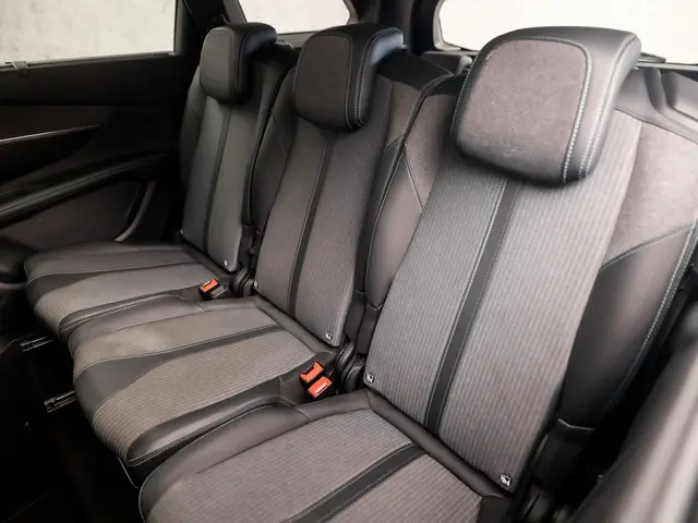 Peugeot 5008 1.2 PureTech Sport 7 Persoons 2021 Benzine 14