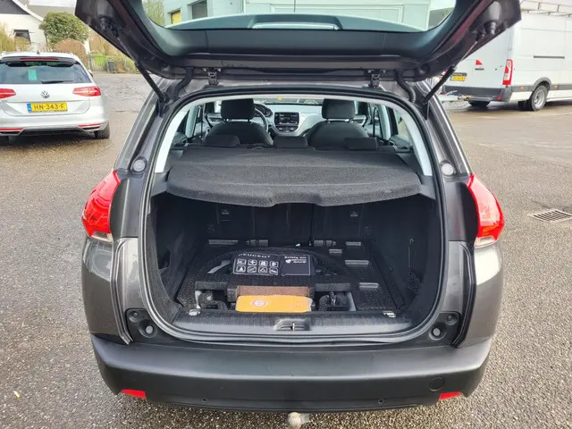 Peugeot 2008 1.2 VTi Active 2013 Benzine 10