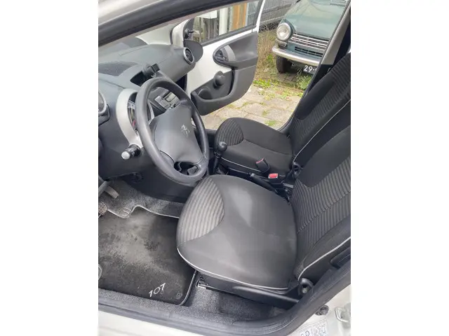 Peugeot 107 1.0 Active 2012 Benzine 11
