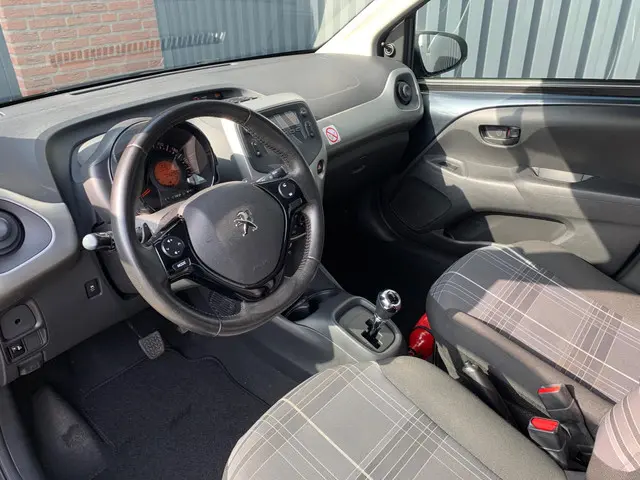 Peugeot 108 1.0 VTi Active, AUTOMAAT, AIRCO 2017 Benzine 14