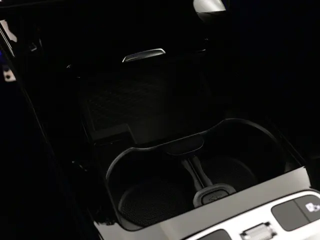 Mercedes-Benz CLA 180 AMG Line 2024 Hybride Benzine 28