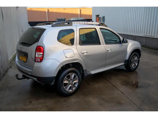 Dacia Duster 1.2 TCe 4x2 Lauréate 2015 Benzine 4