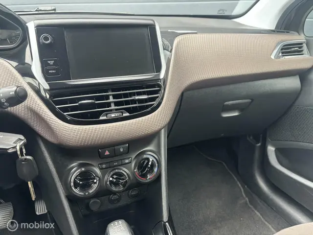 Peugeot 2008 1.6 e-HDi Blue Lease Executive 2014 Diesel 17