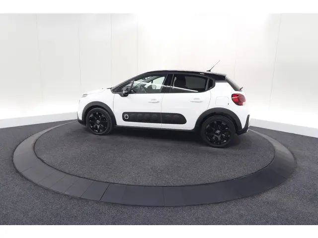 Citroën C3 PureTech 110 S&S Shine 2020 Benzine 64