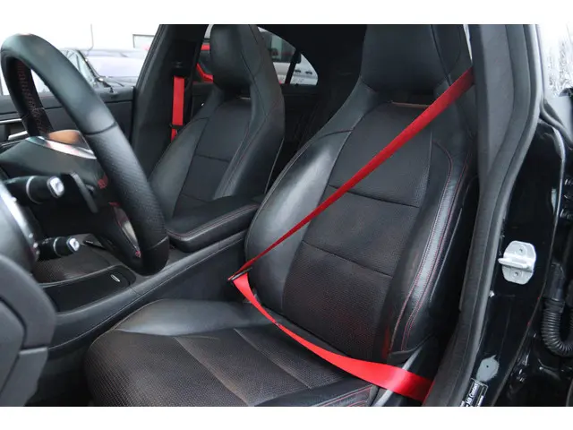 Mercedes-Benz CLA 250 PRESTIGE AMG 2013 Benzine 4