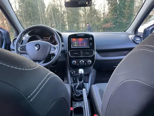 Renault Clio Estate 0.9 TCe Intens 2018 Benzine 12