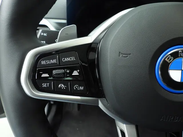 BMW 3 Serie Touring 330e 2024 Hybride Benzine 43