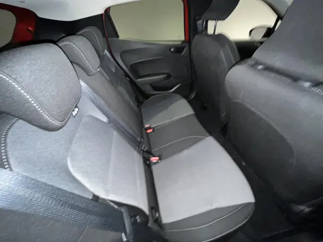 Mitsubishi Colt 1.6 HEV Intense 2024 Hybride Benzine 8