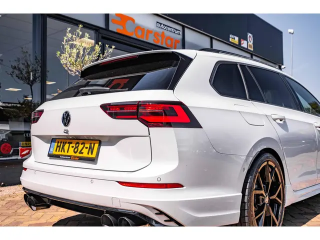 Volkswagen Golf Variant R | 322 PK | 2023 Benzine 18