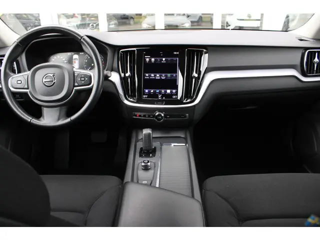Volvo V60 B3 Automaat Momentum Advantage 2021 Benzine 37