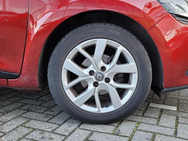 Renault Clio Estate 0.9 TCe Limited 2019 Benzine 26