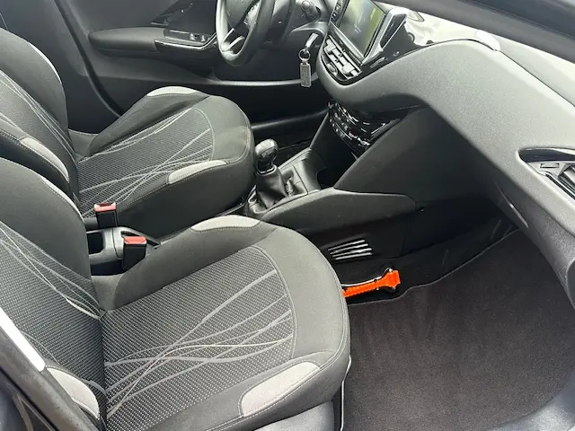 Peugeot 208 1.2 VTi Envy 2014 Benzine 19
