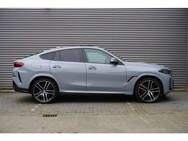 BMW X6 xDrive40i 2025 Benzine 4