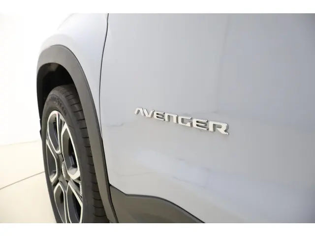 Jeep Avenger 1.2 e-Hybrid Summit 2025 Hybride Benzine 18